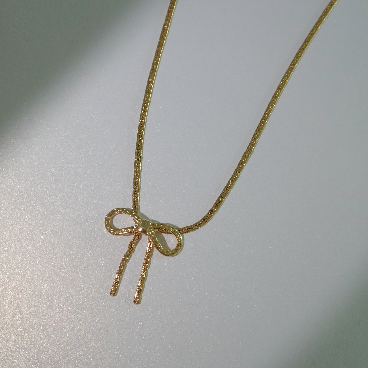 1970s vintage bow necklace