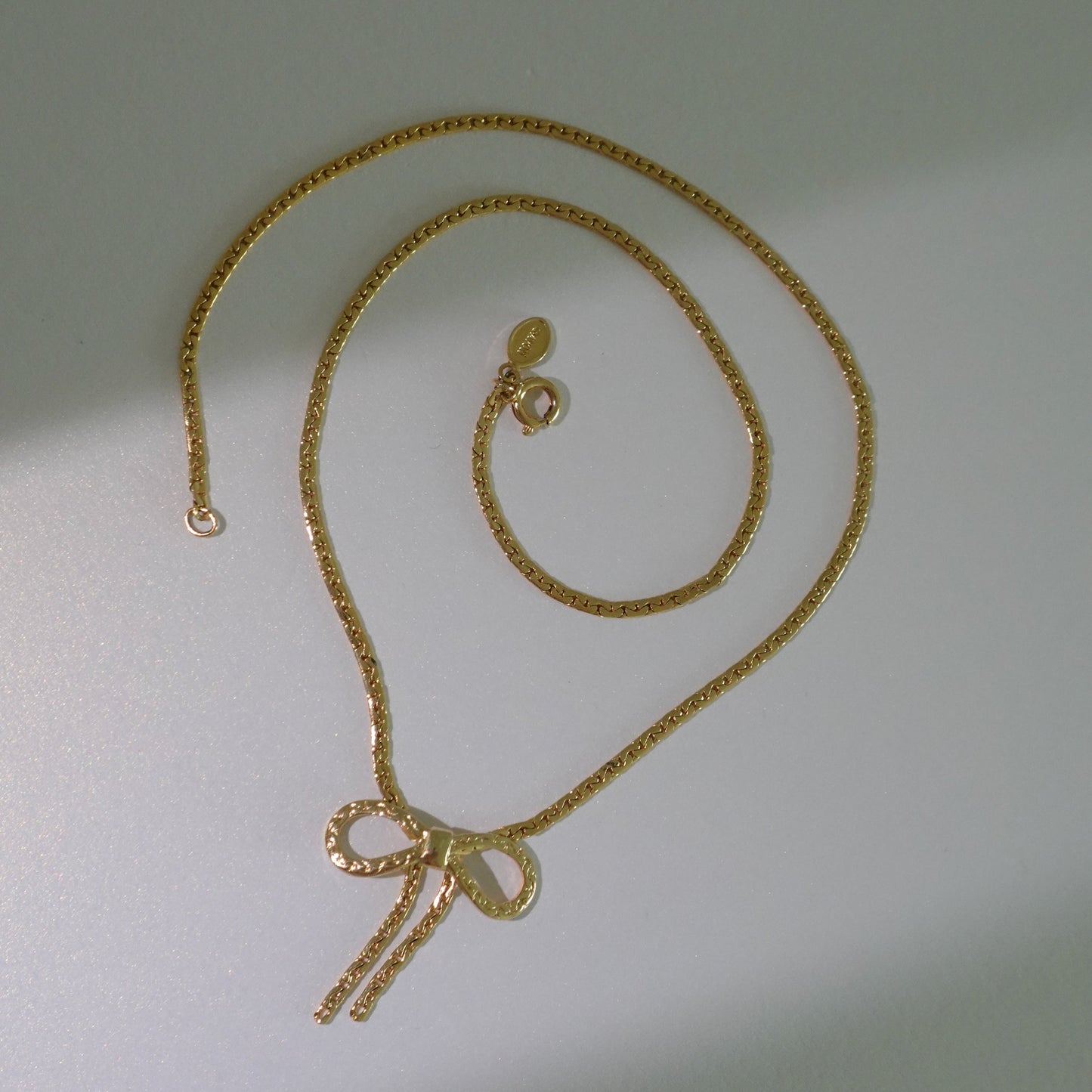 1970s vintage bow necklace