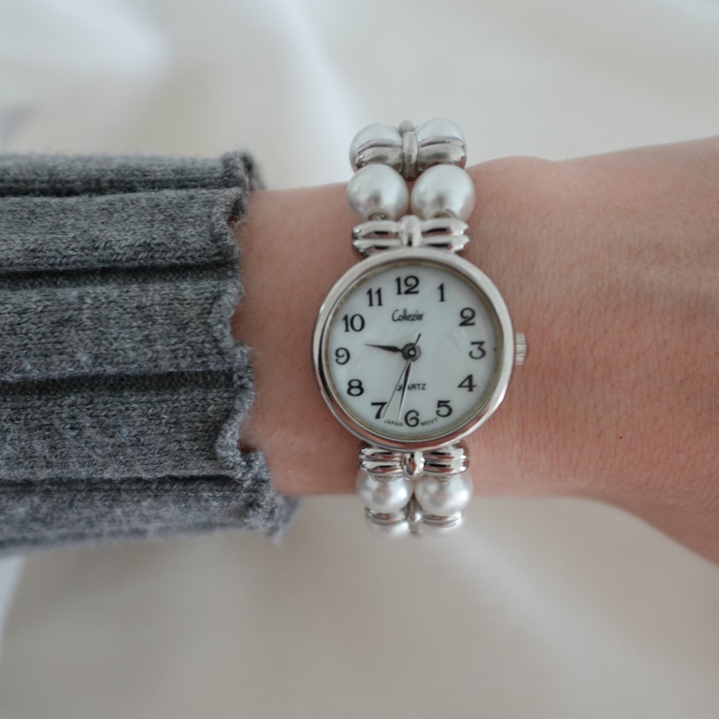 Vintage faux pearl bracelet watch