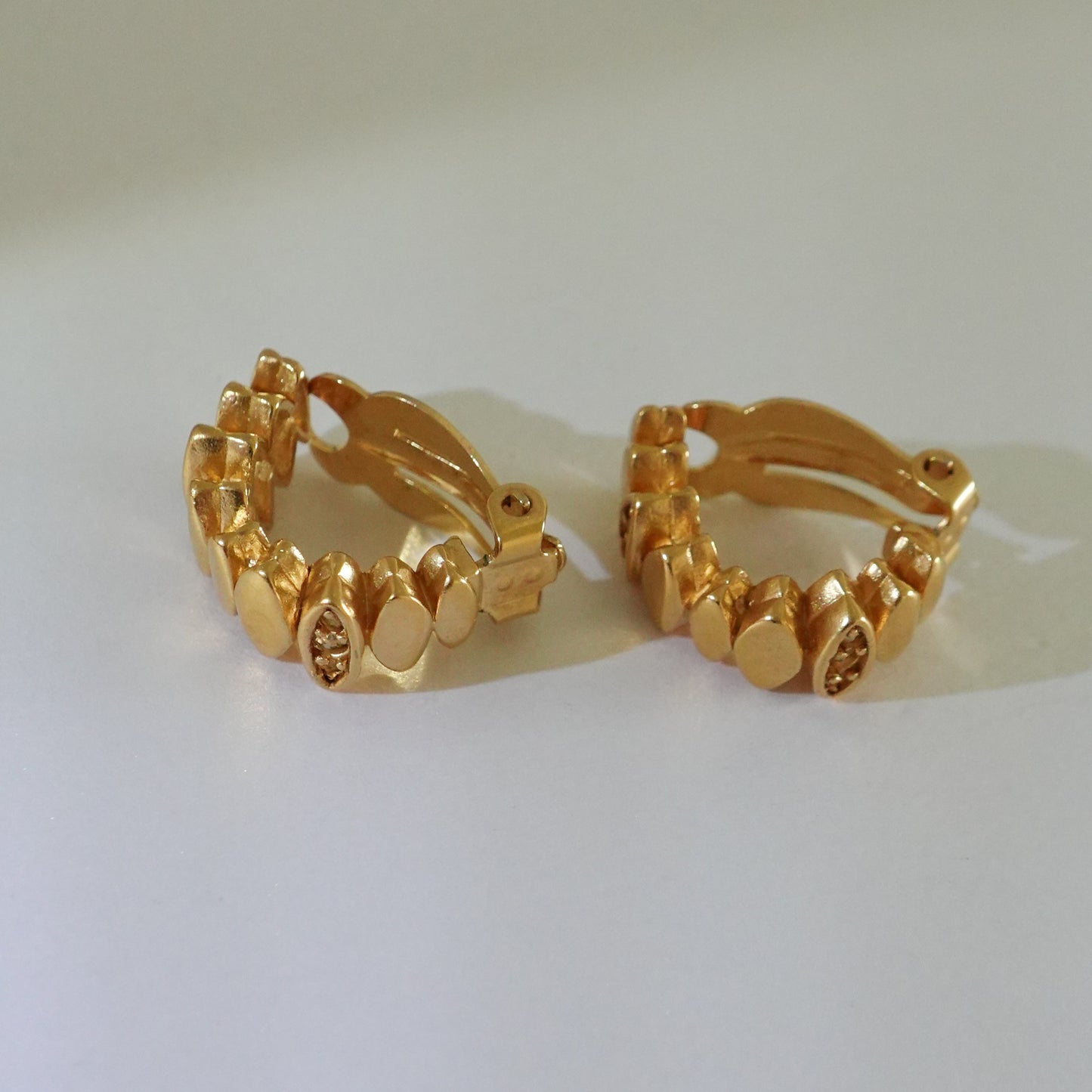 Nina Ricci's 1980s clip on