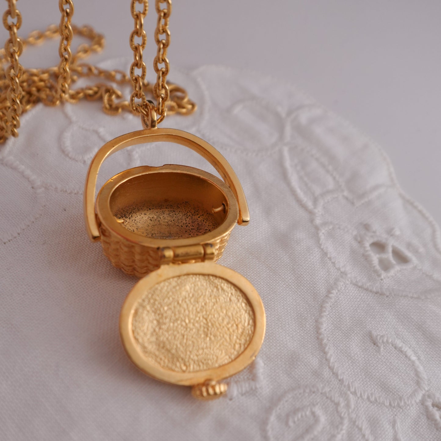 Vintage Nantucket basket necklace