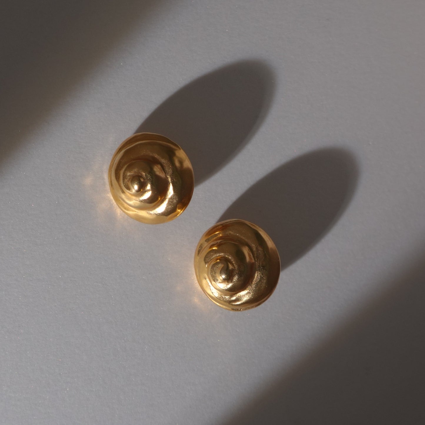 1980's shell gold plated pierced earrings