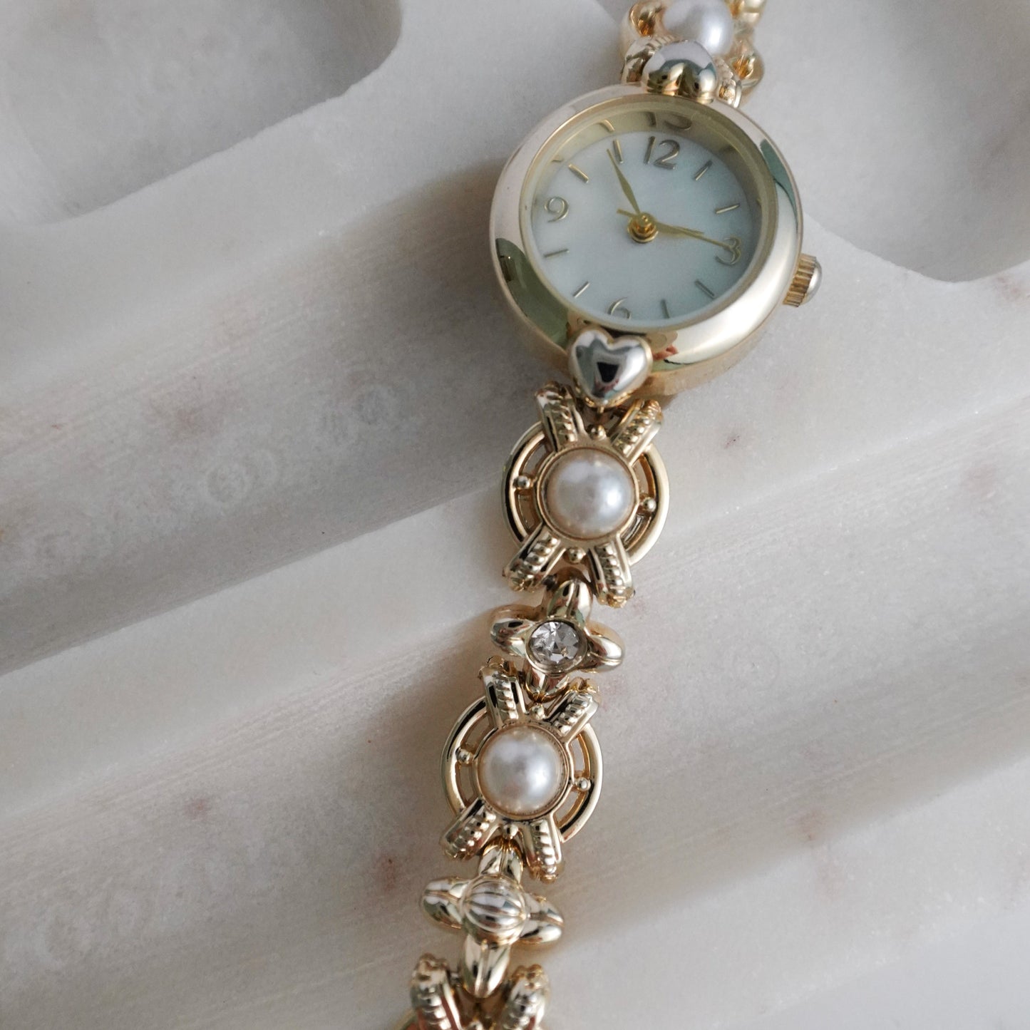 Faux pearl wrist watch