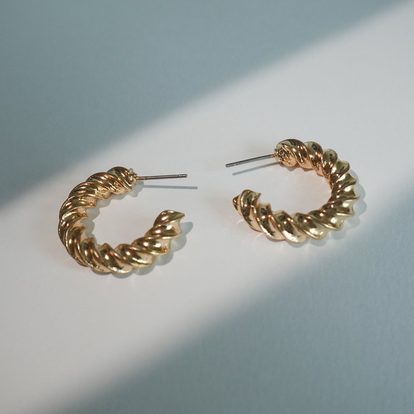 Swirl gold hoops