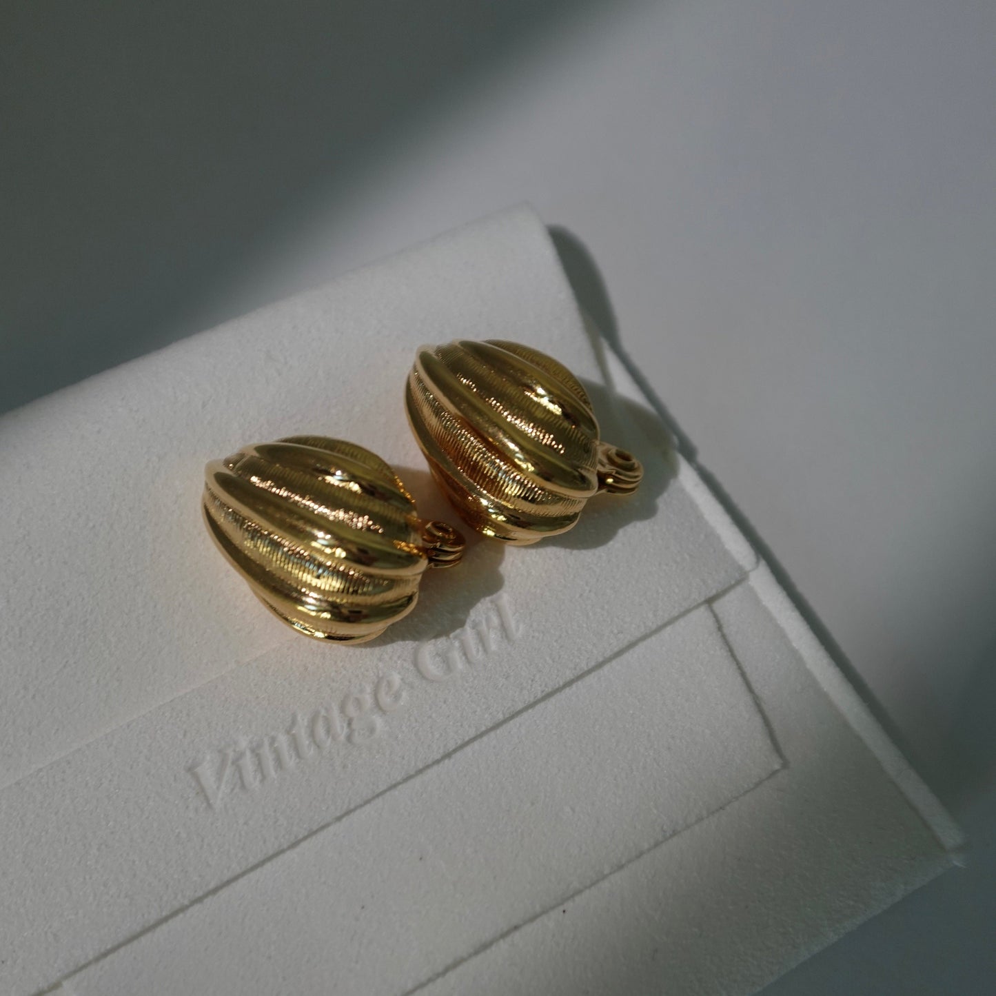 1980's Monet drop clip on