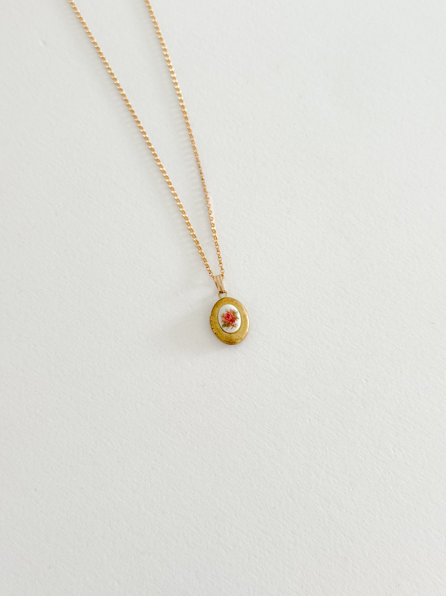 70s vintage tiny oval locket-flower