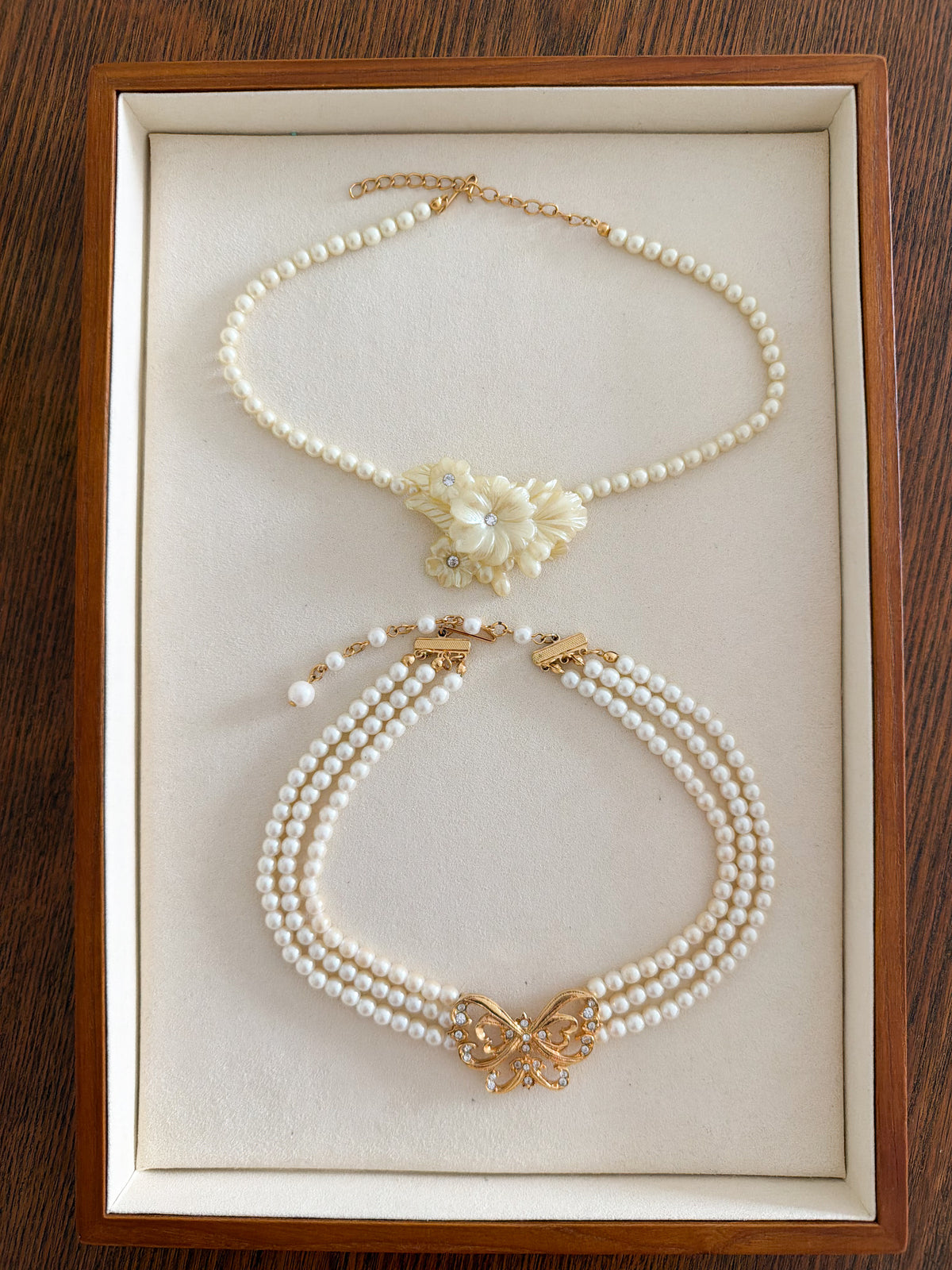 90's frosted pearl necklace