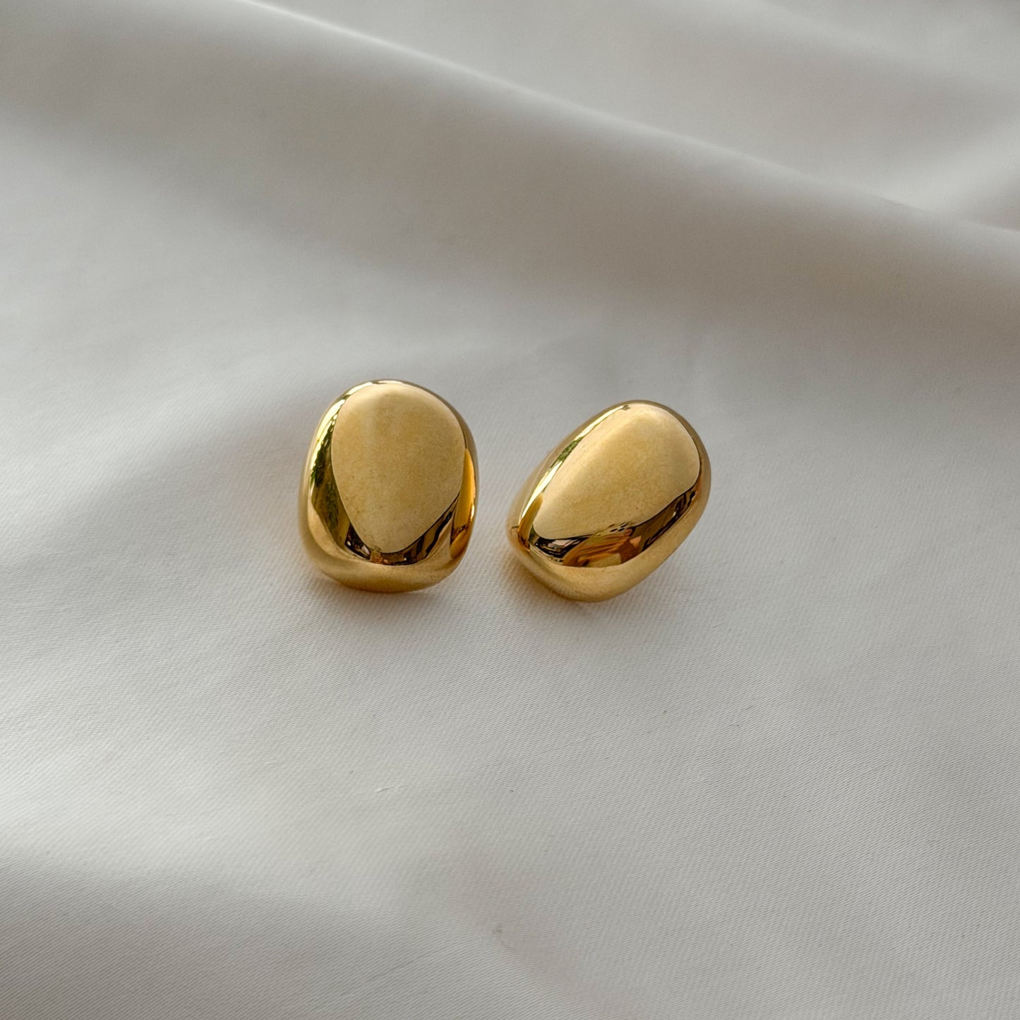 1980's gold plated classic earrings
