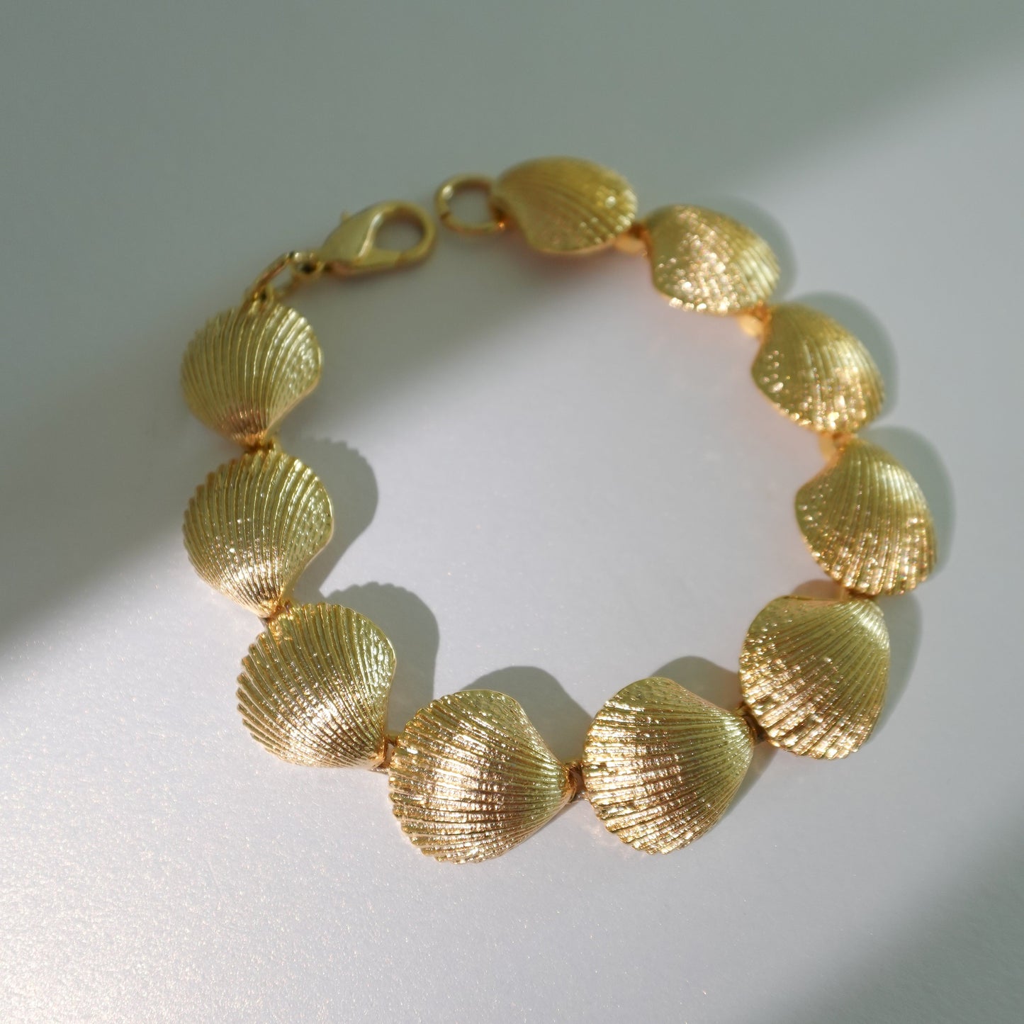 Vintage seashell gold plated bracelet