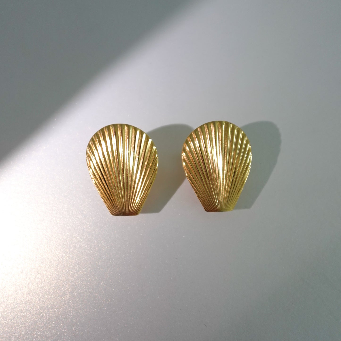 Vintage shell gold plated clip on earrings