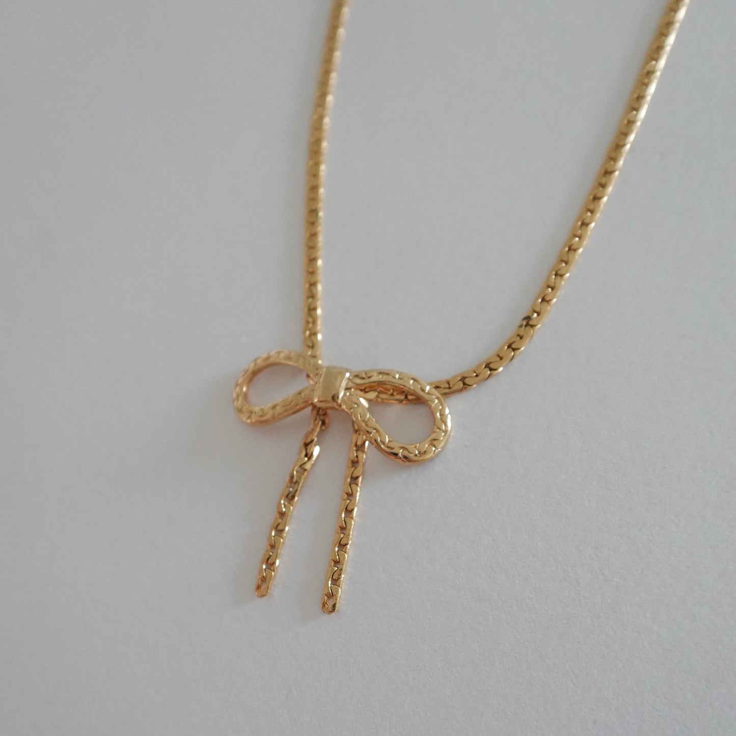 1970s vintage bow necklace