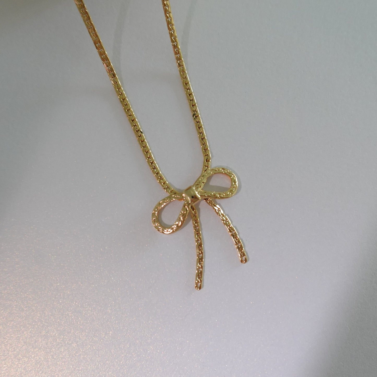 1970s vintage bow necklace