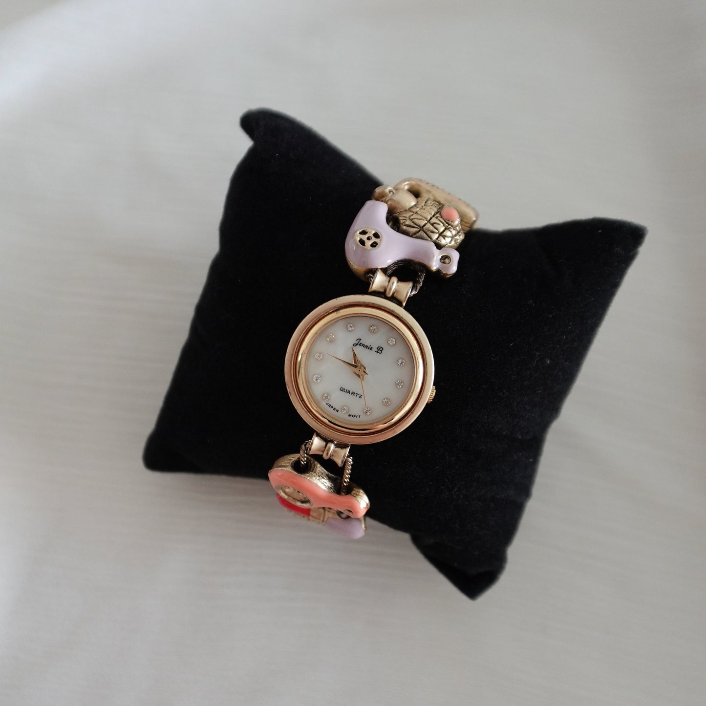 Gold beauty charms watch