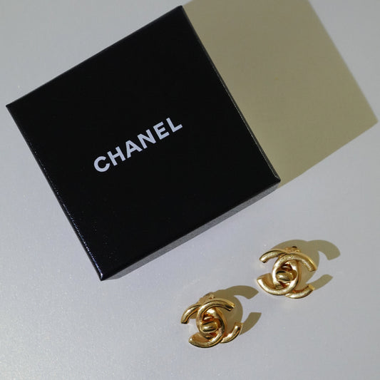 Classic Chanel 1996 CC clip on