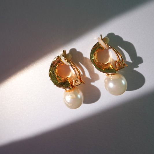Pearl gold plated ear clip