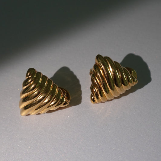 Rare 1970s gold plated clip on, Monet