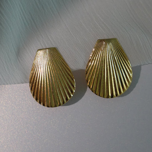 Vintage shell gold plated clip on earrings