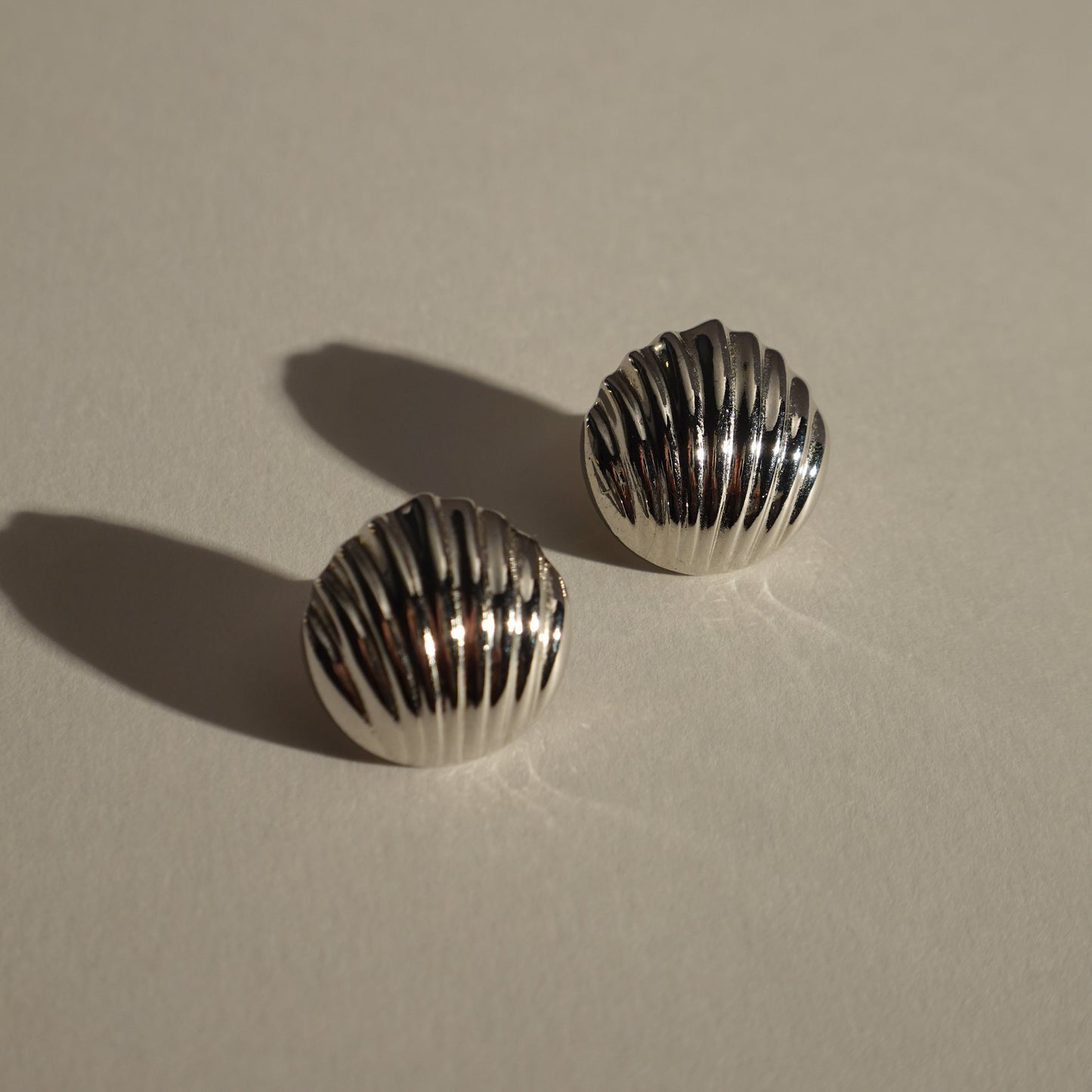 1980s-1990s silver tone seashell stud earrings