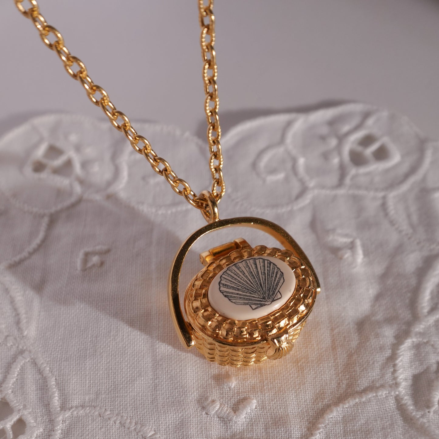 Vintage Nantucket basket necklace