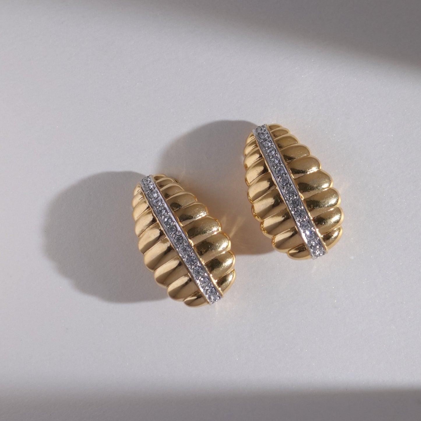 Vintage NM rhinestone gold plated clip on