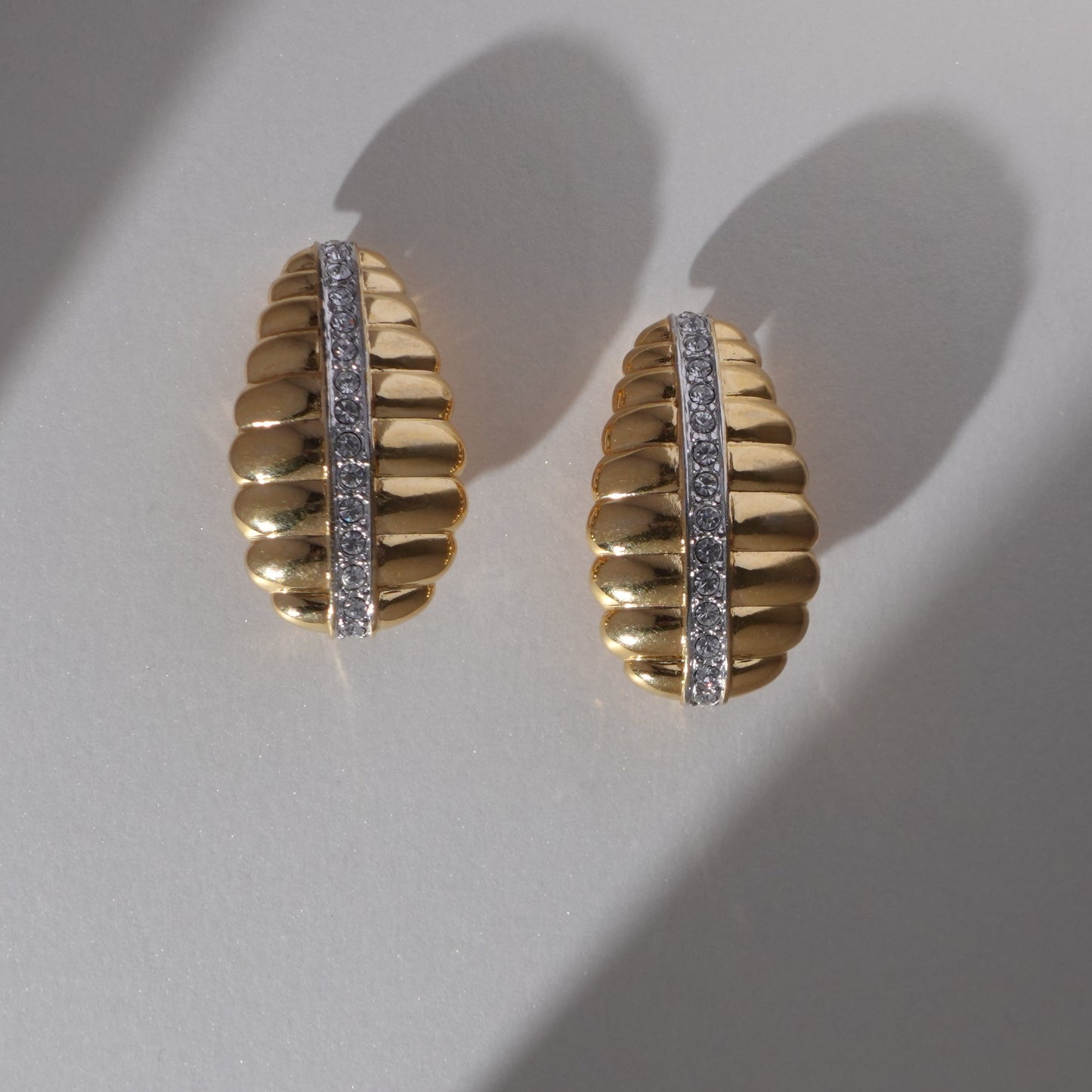 Vintage NM rhinestone gold plated clip on