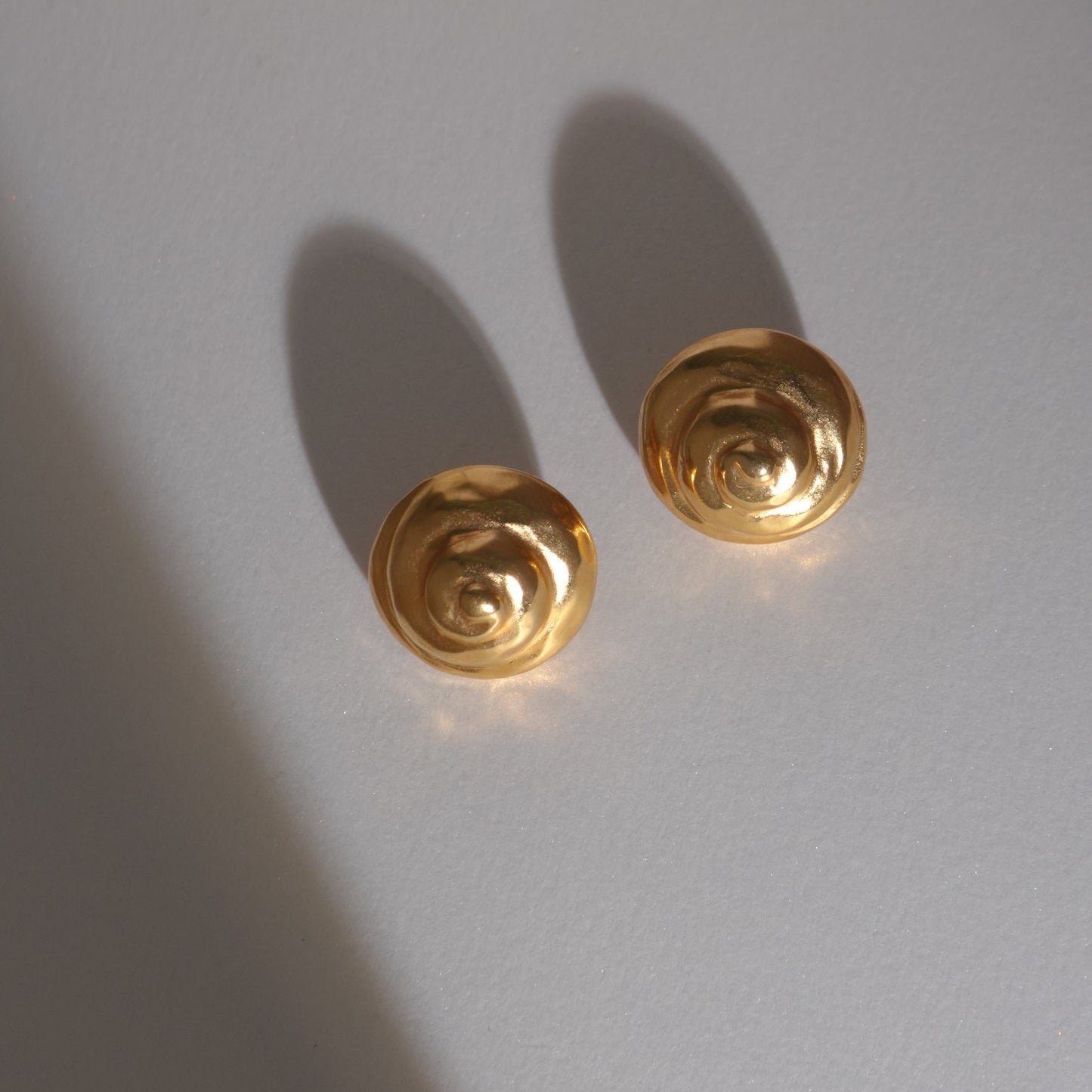 1980's shell gold plated pierced earrings
