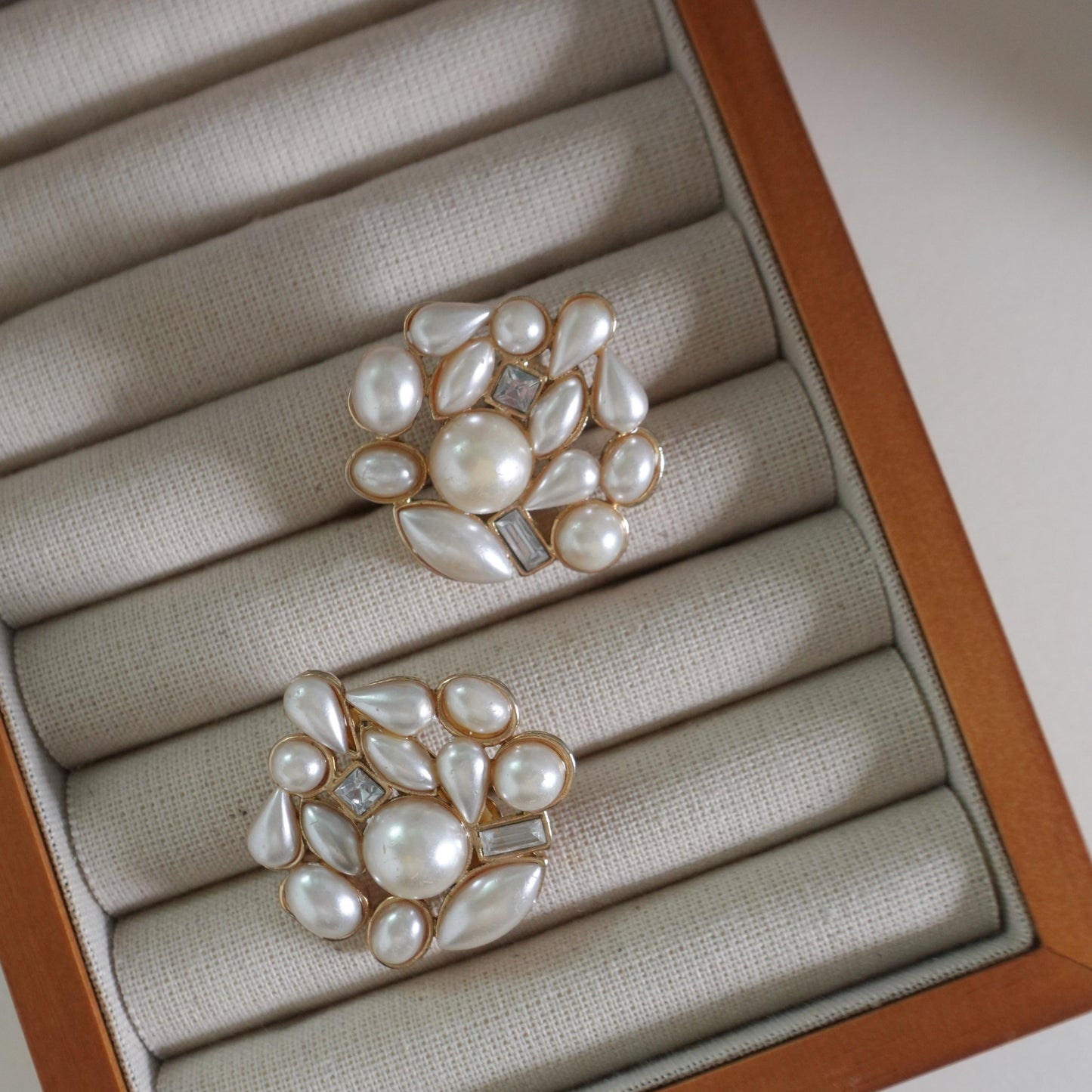 80s-90s pearl statement clip-on