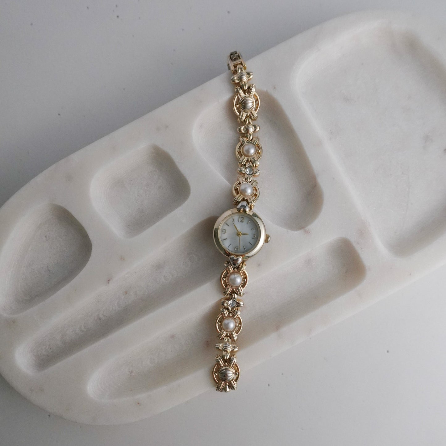 Faux pearl wrist watch