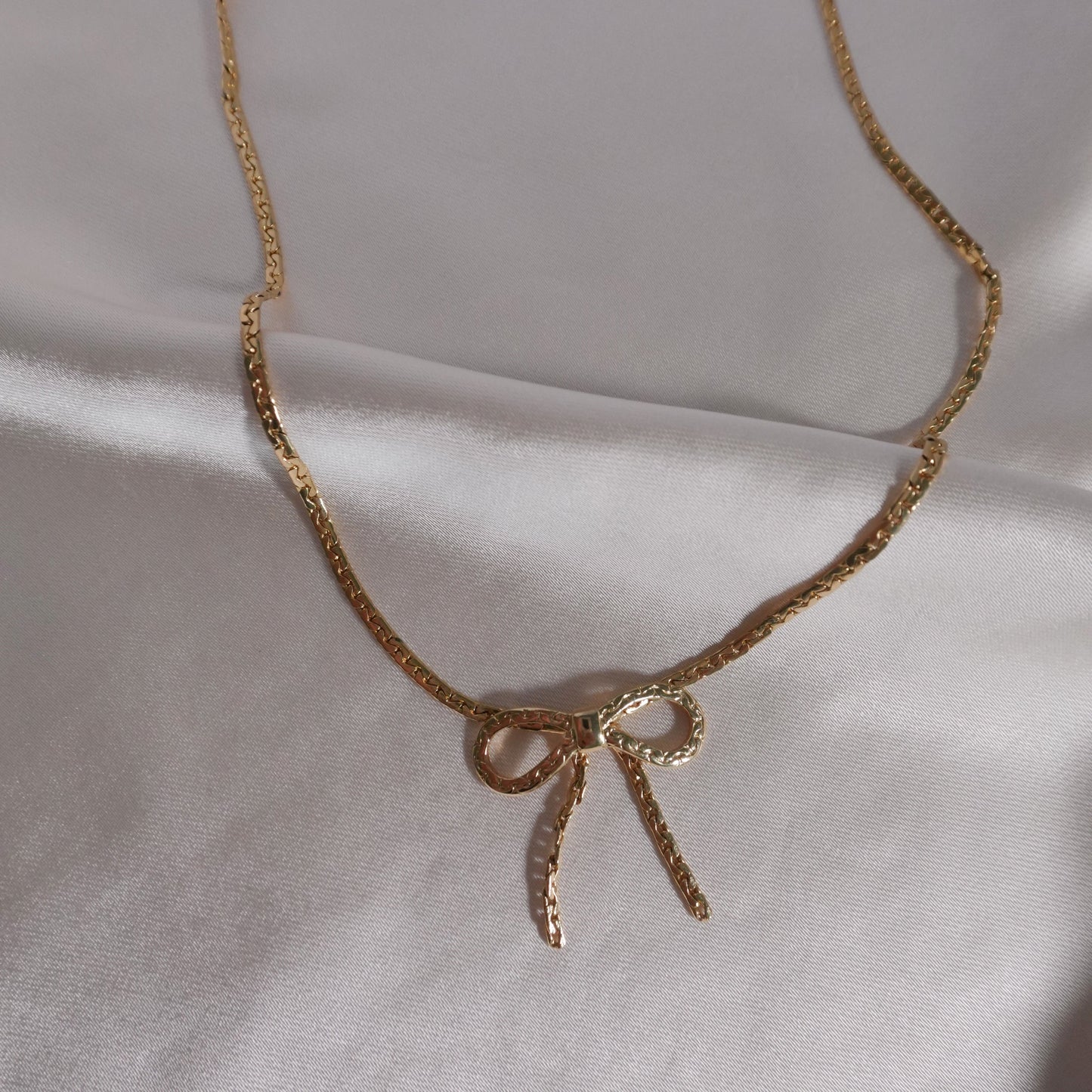 1970s vintage bow necklace