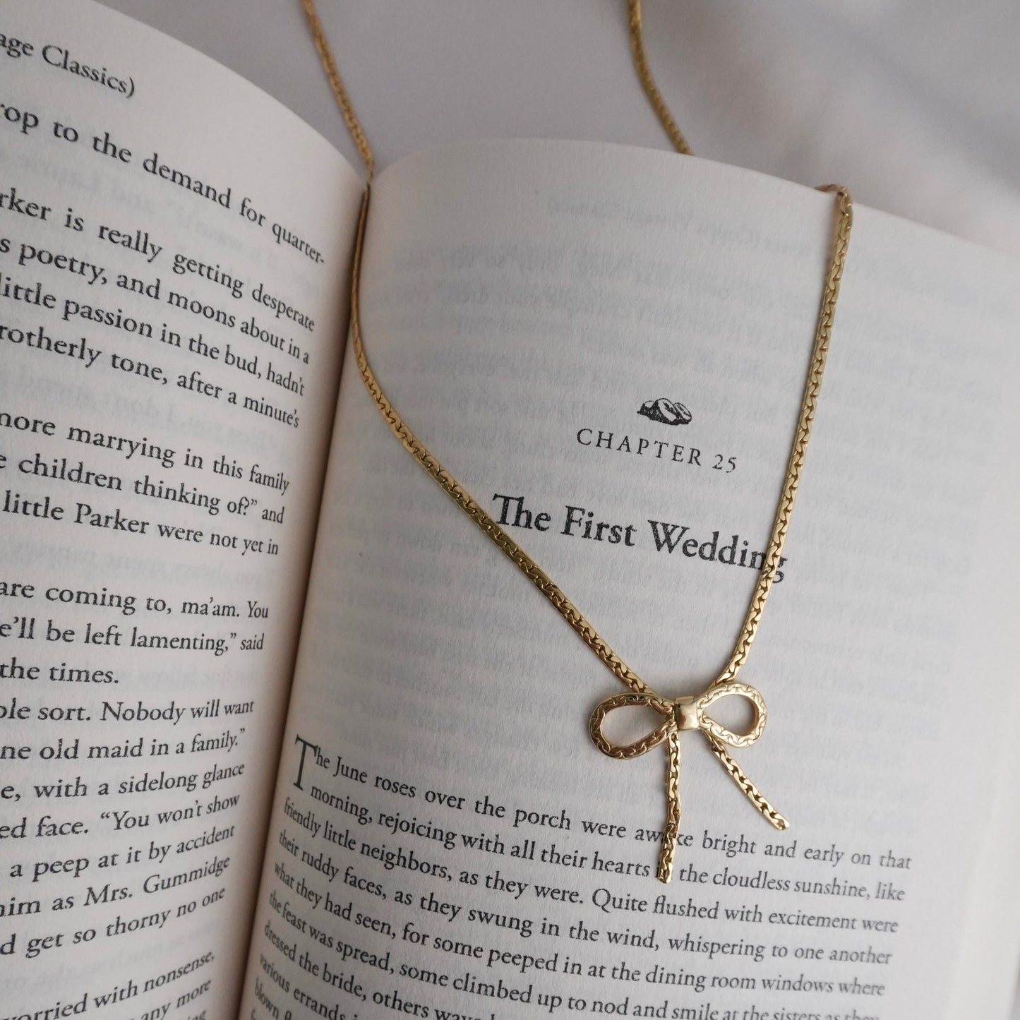 1970s vintage bow necklace