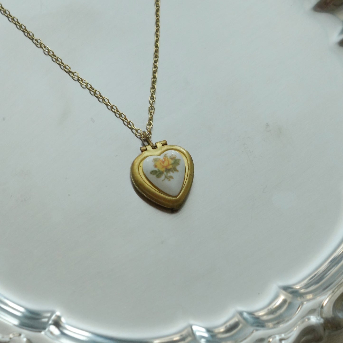 70s vintage heart tiny flower locket