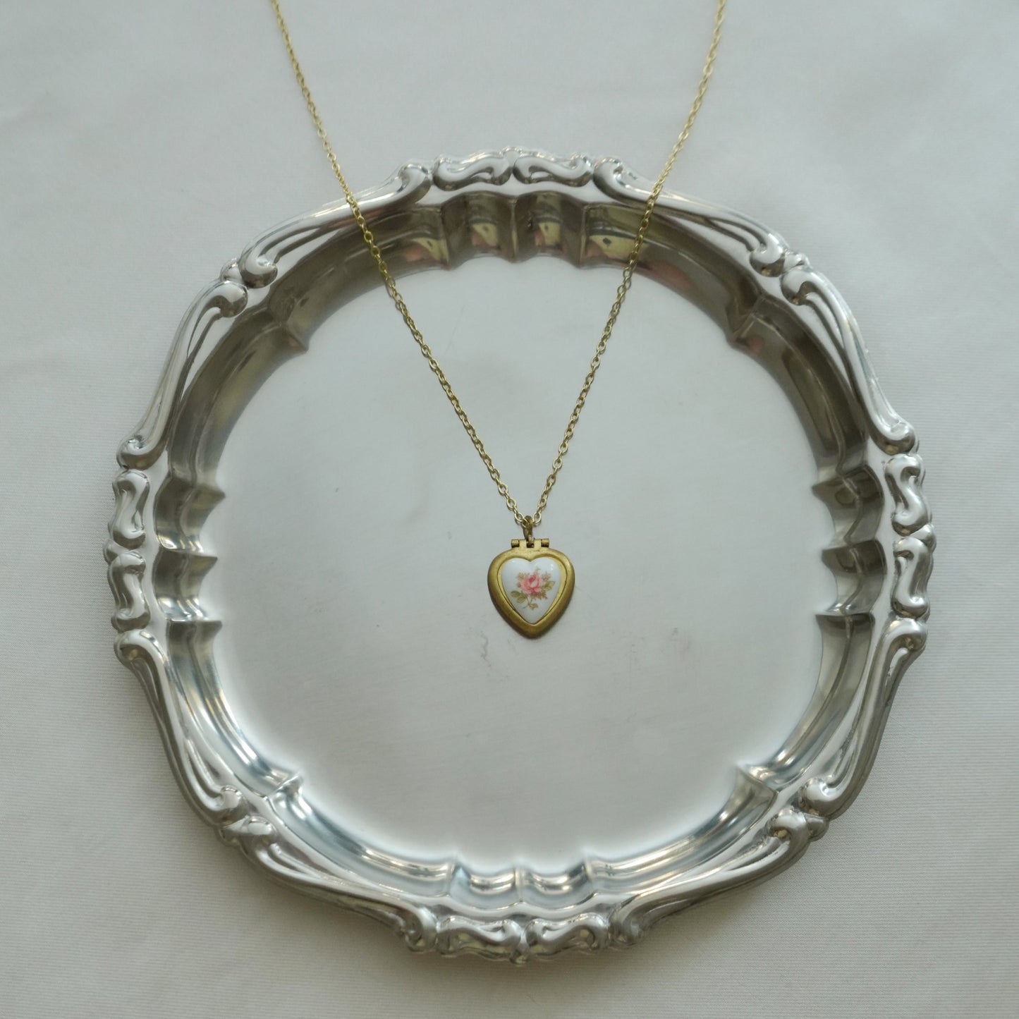 70s vintage heart tiny flower locket