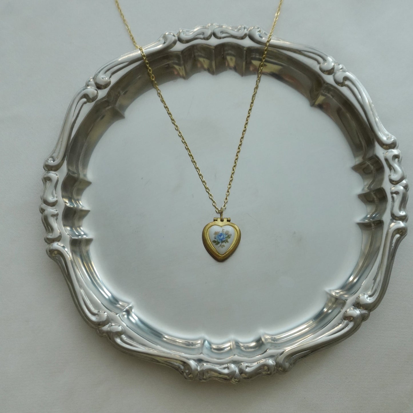 70s vintage heart tiny flower locket