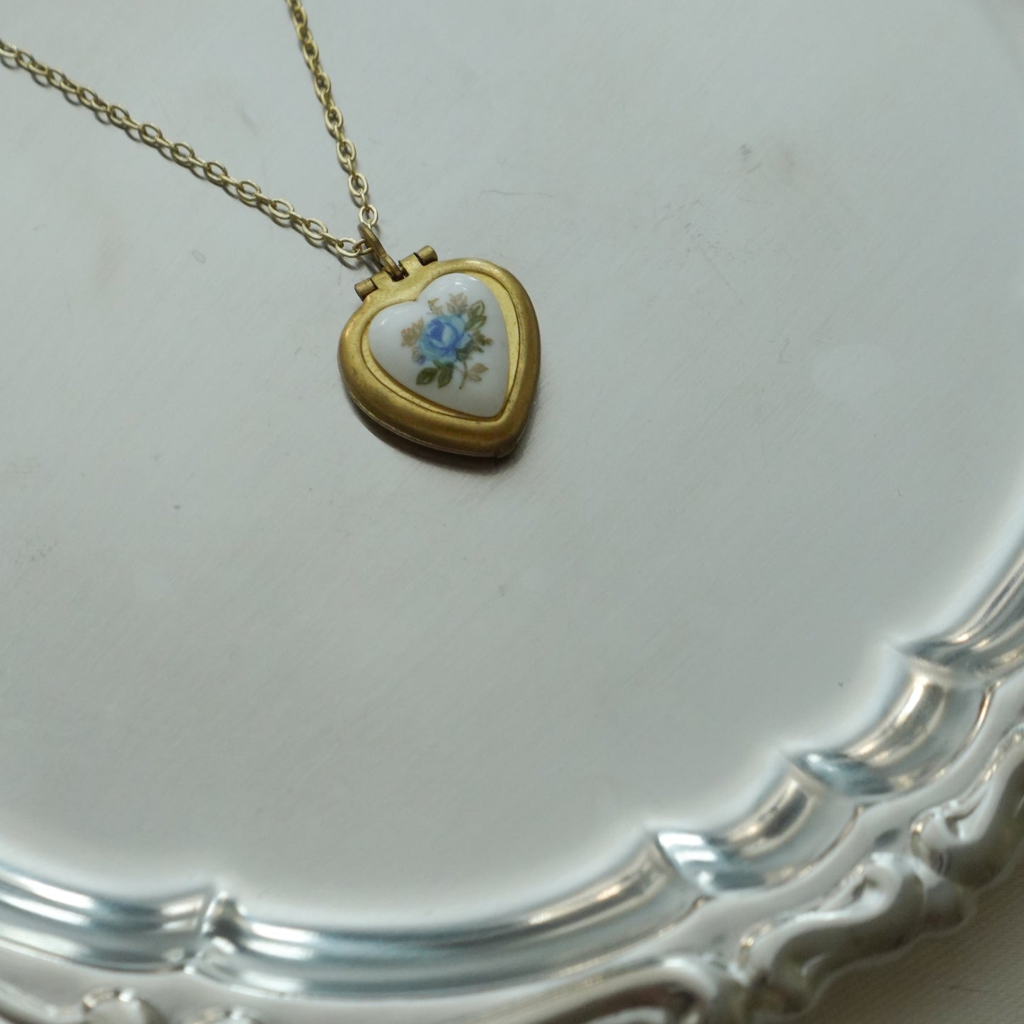 70s vintage heart tiny flower locket