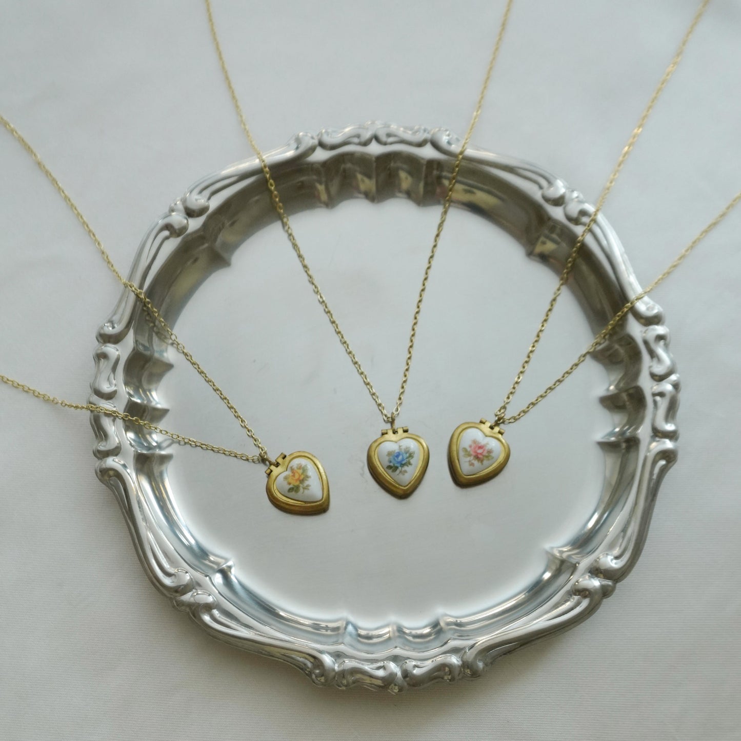 70s vintage heart tiny flower locket