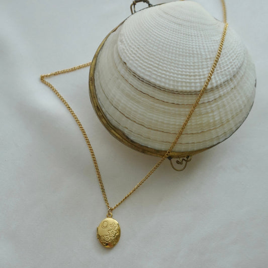 Tiny flower oval locket