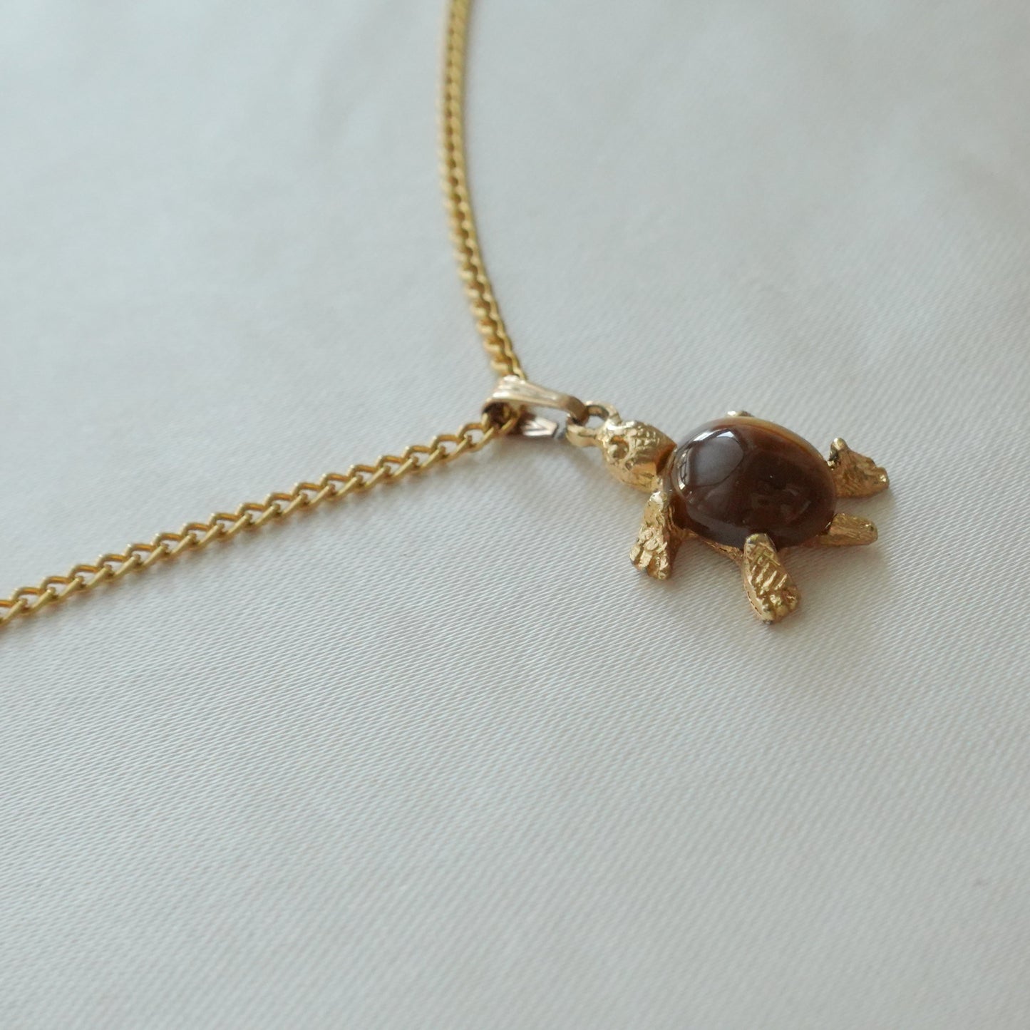 Vintage Tiger's eye tortoise pendant necklace
