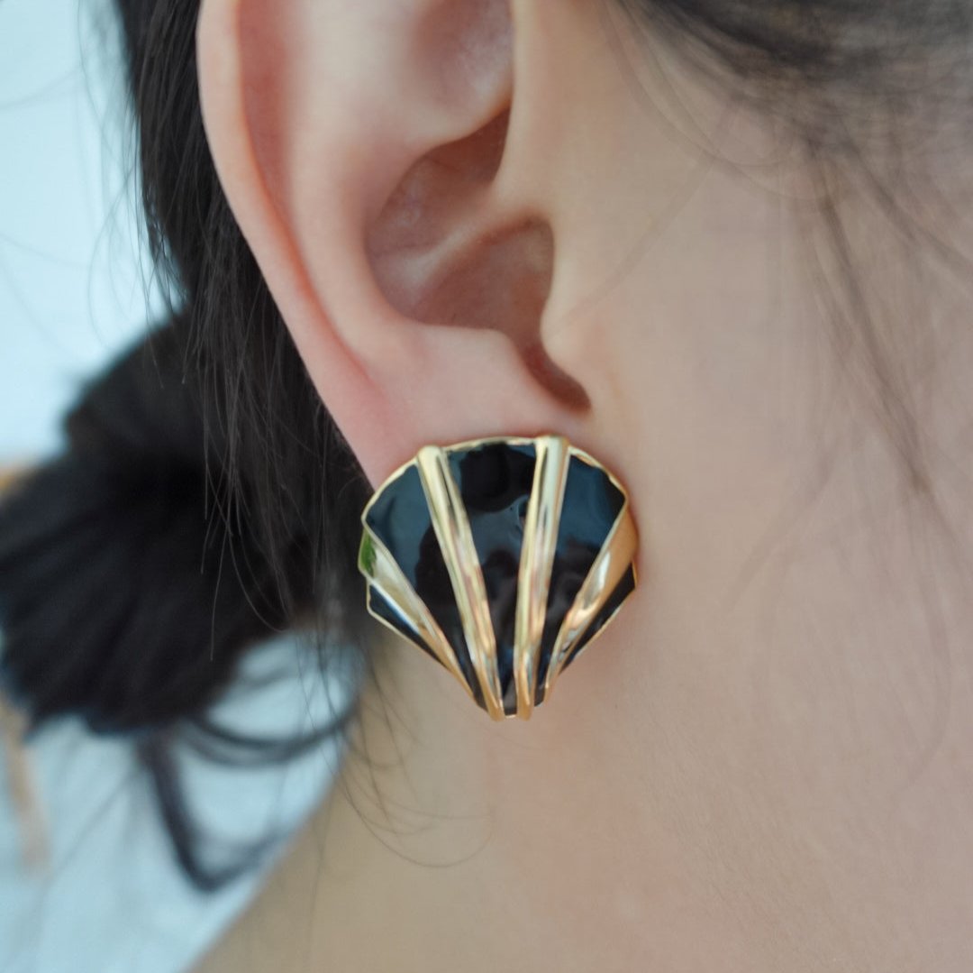 Vintage seashell clip on earrings