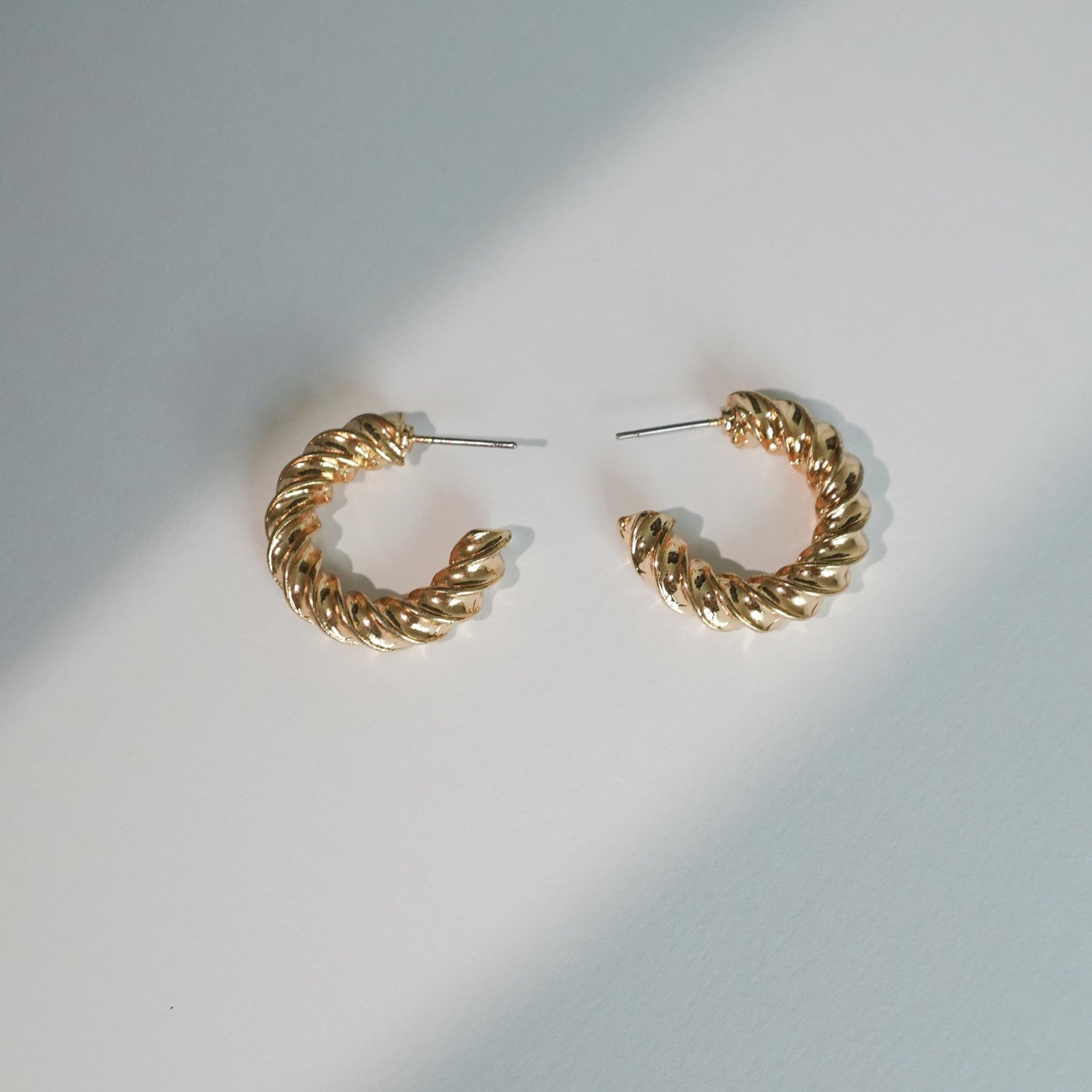 Swirl gold hoops