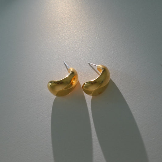 Monet 1980's-1990's gold plated earrings