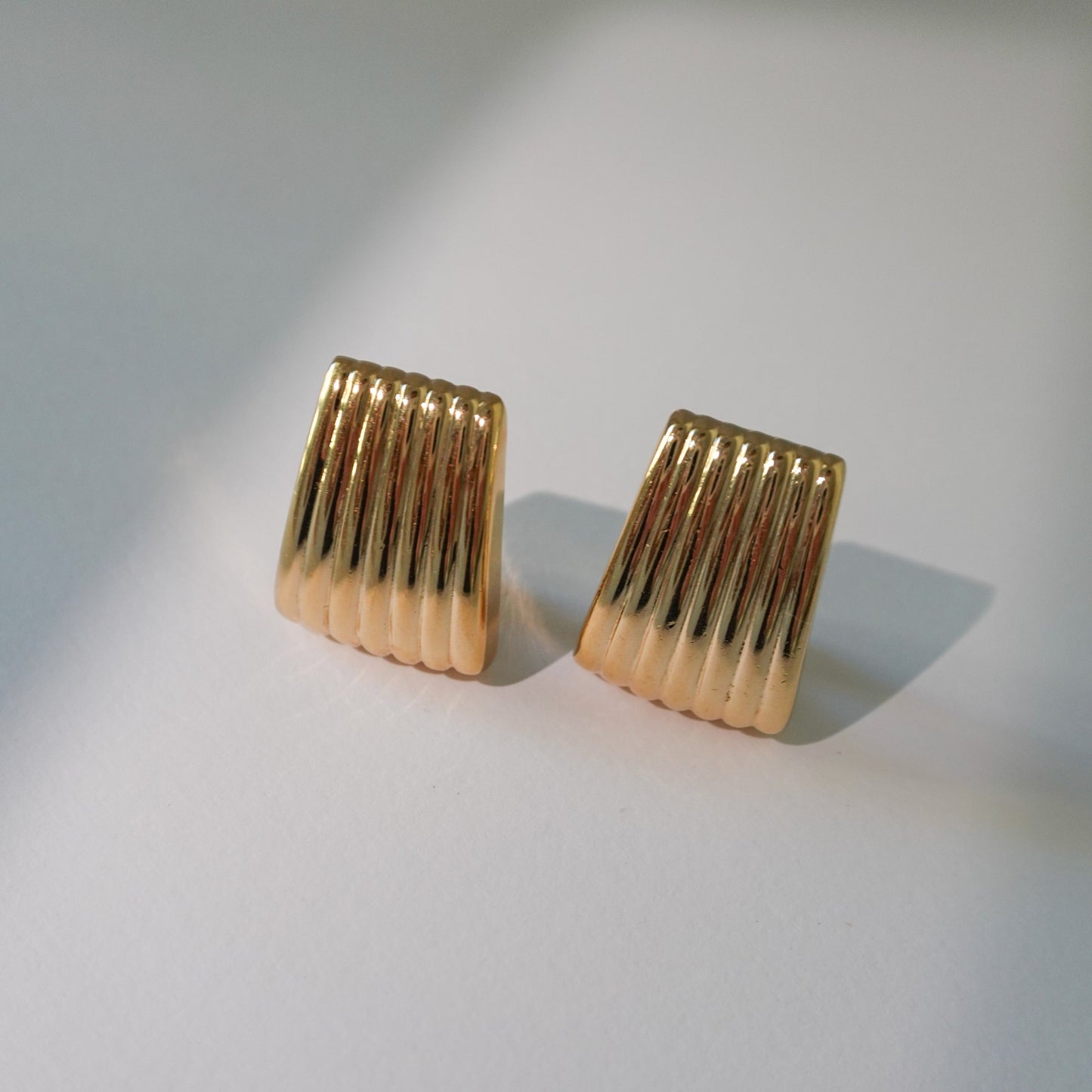 Rare 1980's Monet ribbed earrings