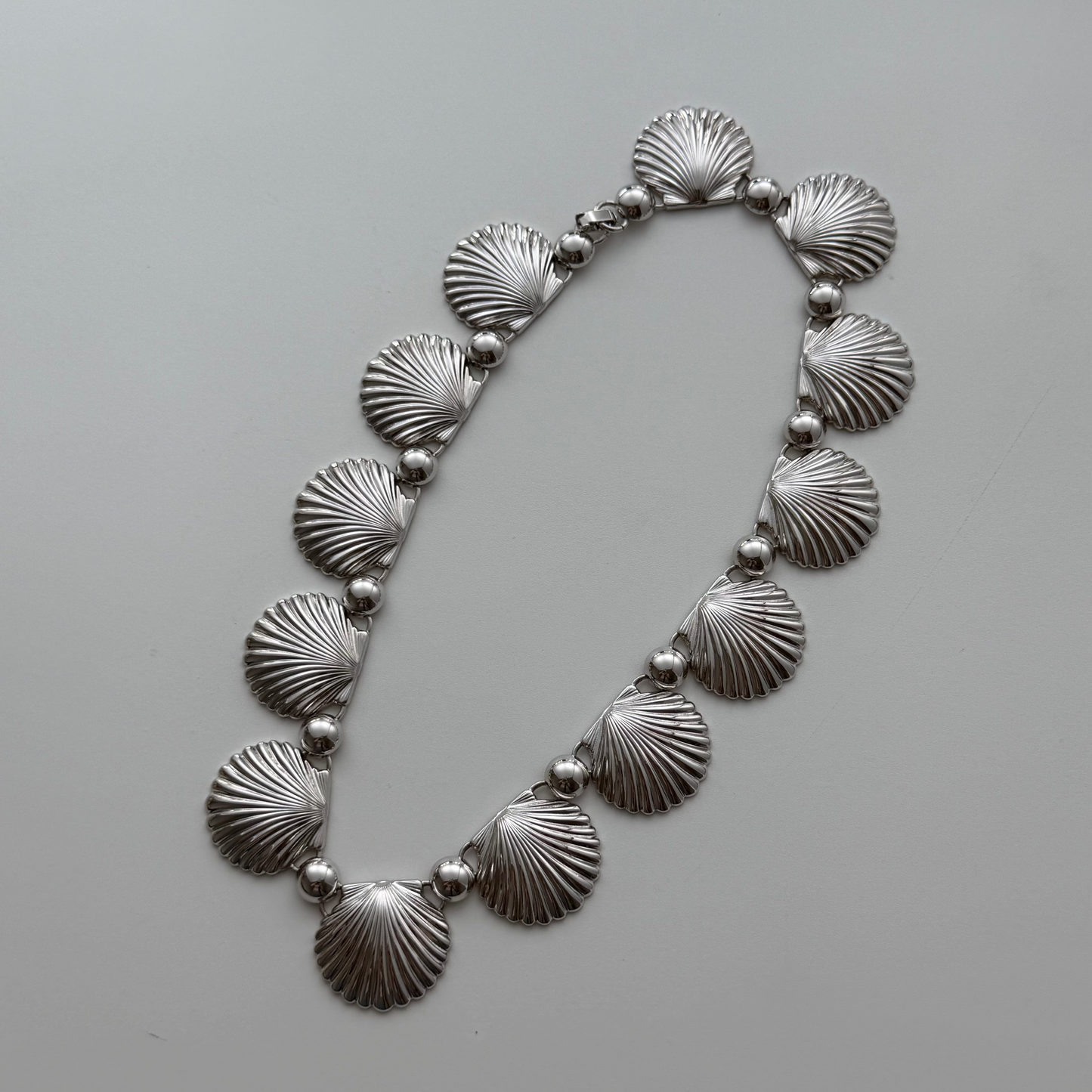 80s seashell statement necklace