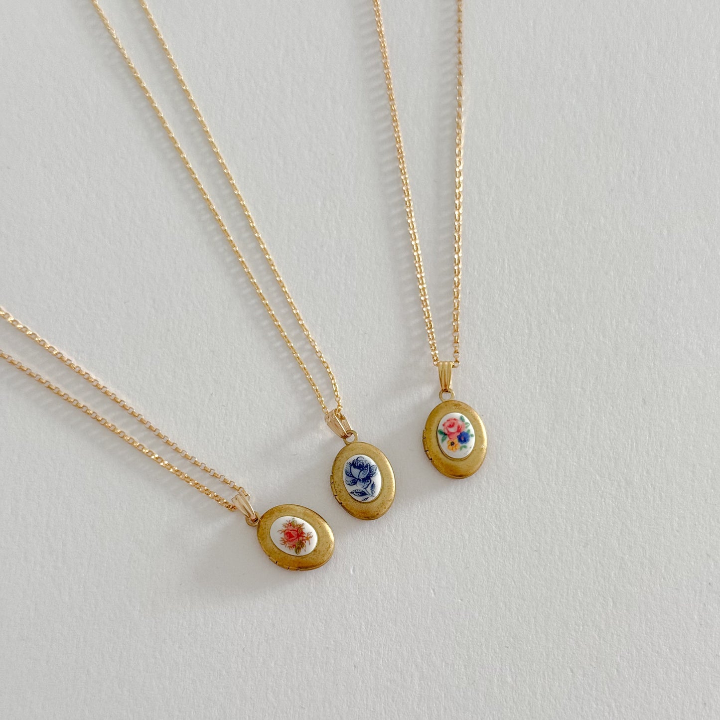 70s vintage tiny oval locket-flower