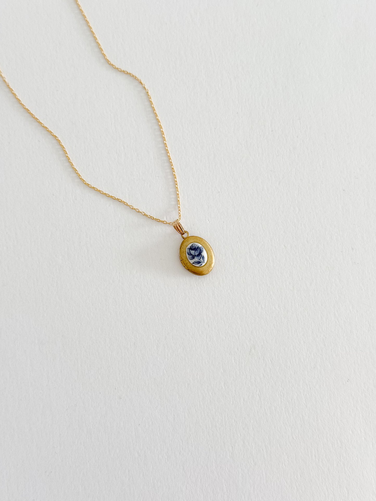 70s vintage tiny oval locket-flower