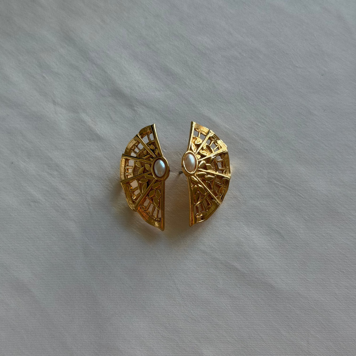 1980's gold plated faux pearl earrings