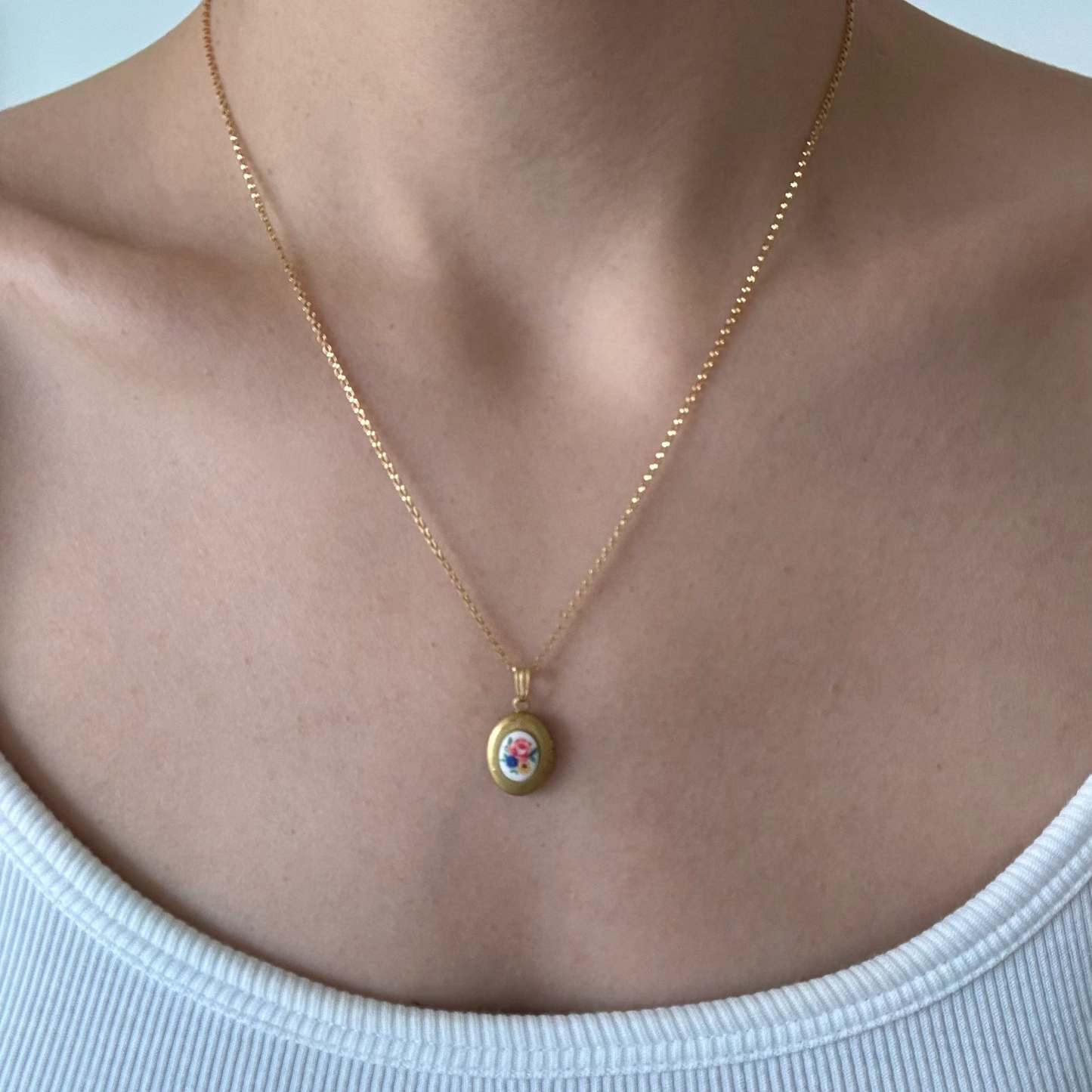 70s vintage tiny oval locket-flower