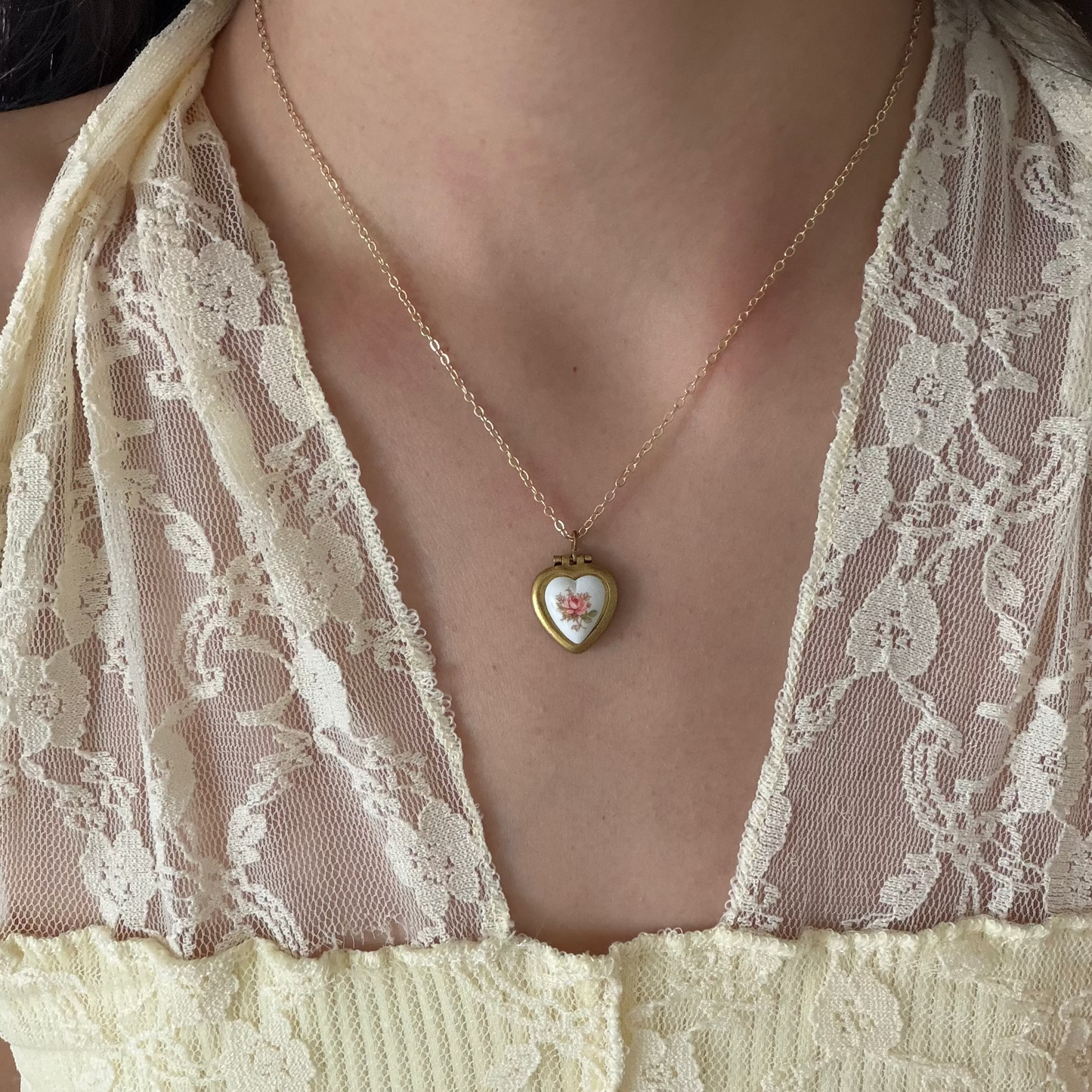 70s vintage heart tiny flower locket