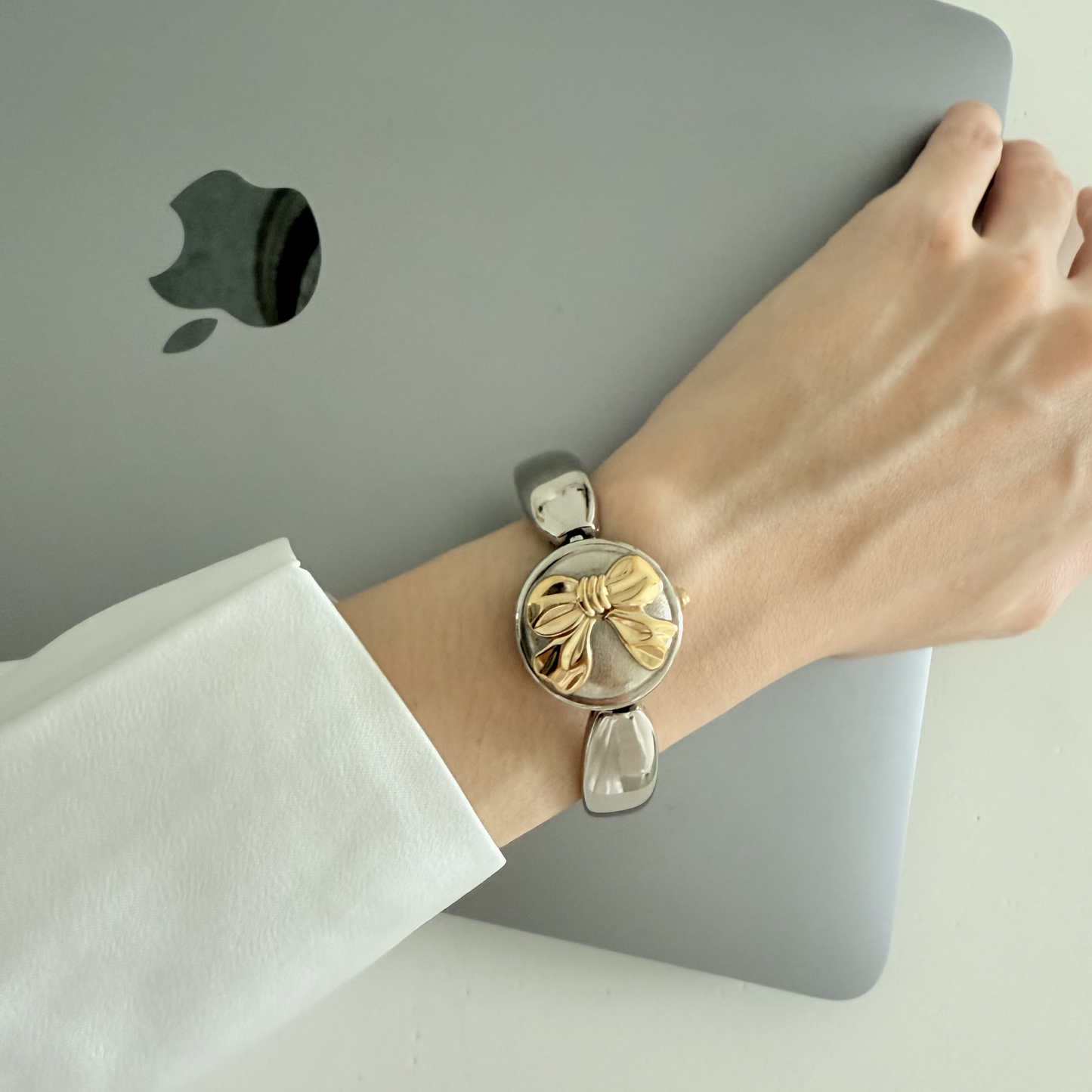 Peekaboo pretty bow vintage watch