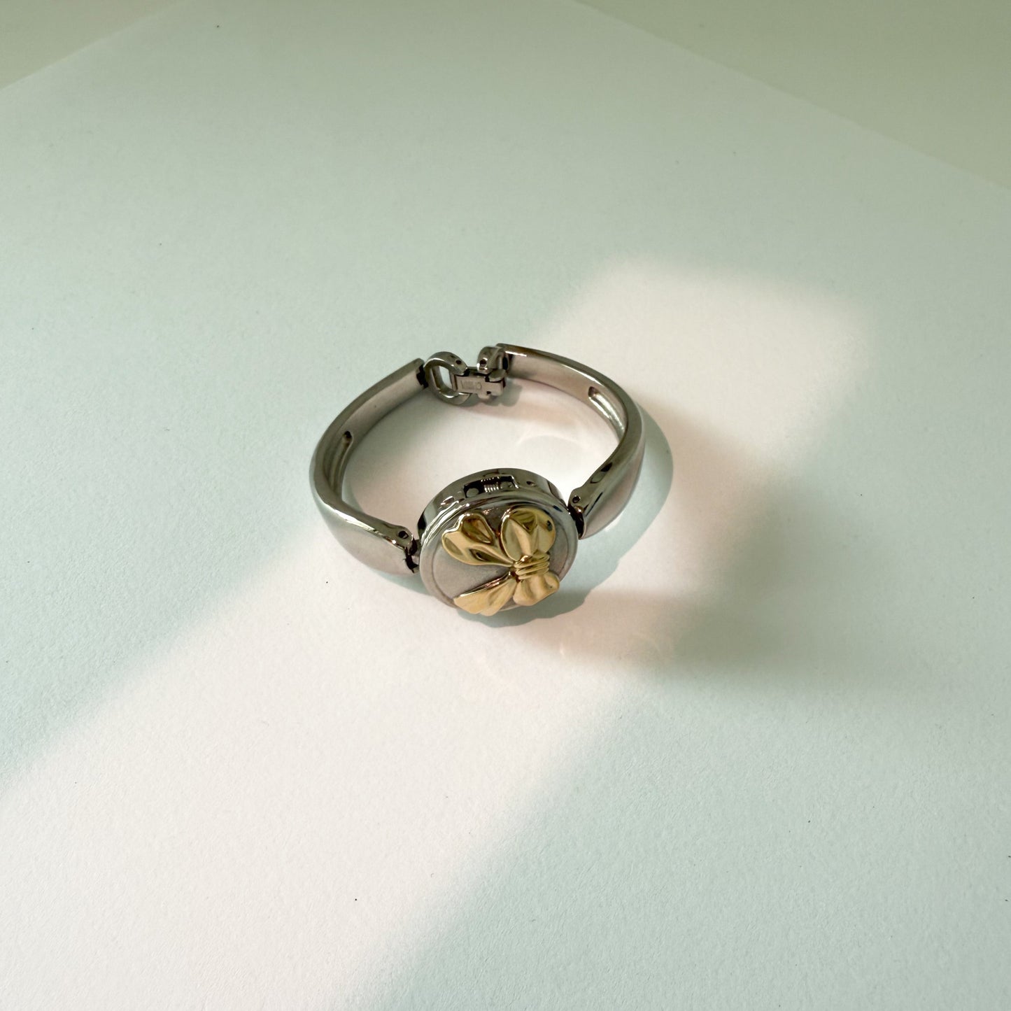 Peekaboo pretty bow vintage watch