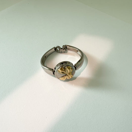 Peekaboo pretty bow vintage watch